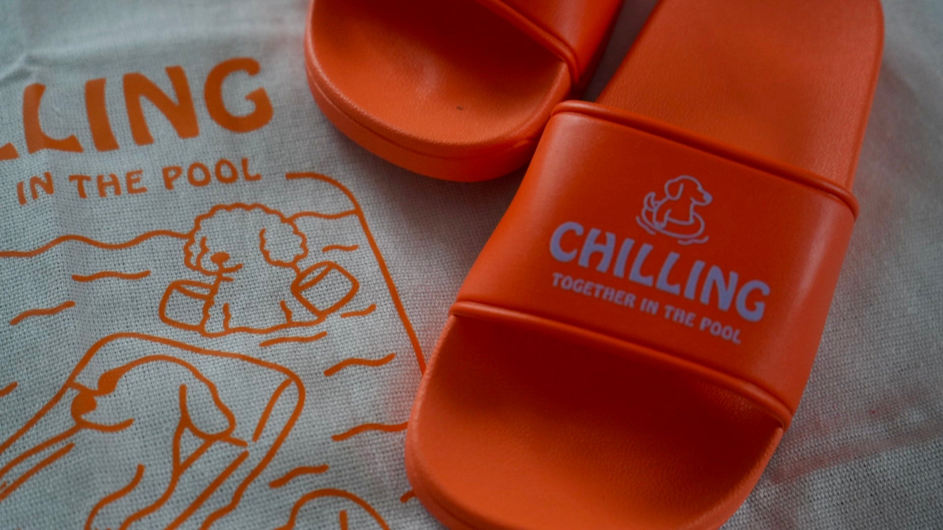 Badelatschen- chilling at the pool