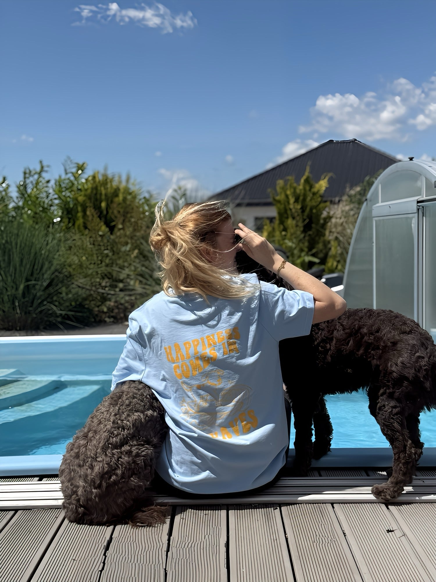 Happiness Comes in Waves – T-Shirt